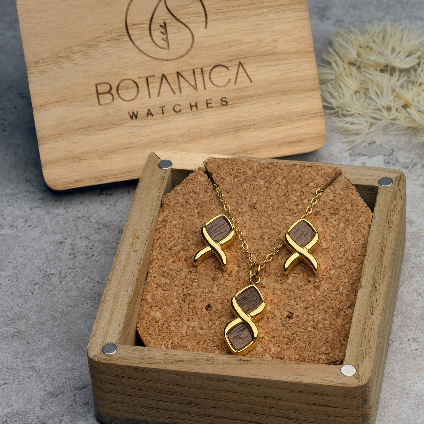 Gold-Plated Necklace for Women with Walnut Wood Inlay Pendant | Fern