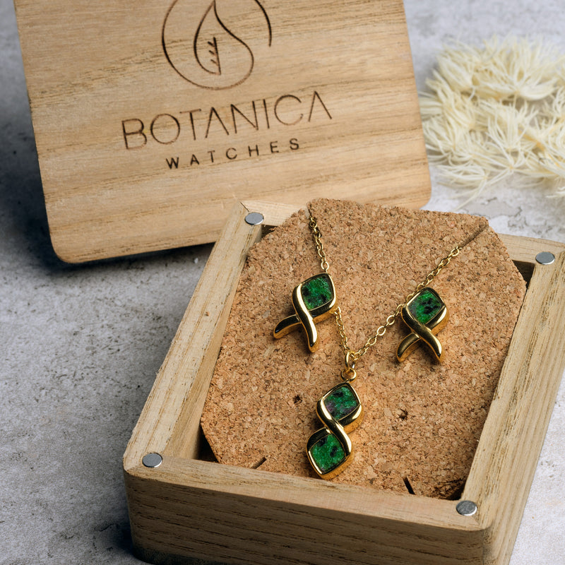 AUREA | Malachite Stone & Gold Necklace