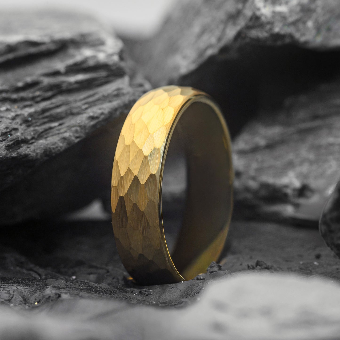 Hammered Gold Tungsten Ring for Men Wedding Band | Gold 6mm