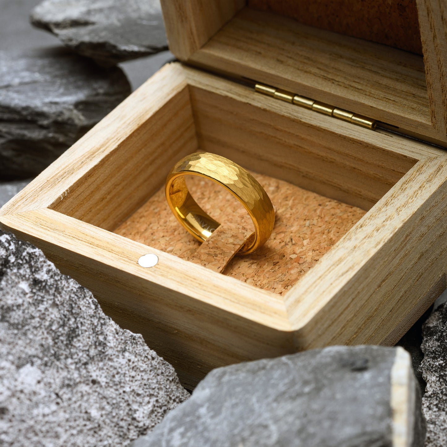 Hammered Gold Tungsten Ring for Men Wedding Band | Gold 6mm