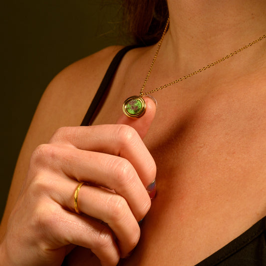Malachite Stone & Gold Necklace | ELARA